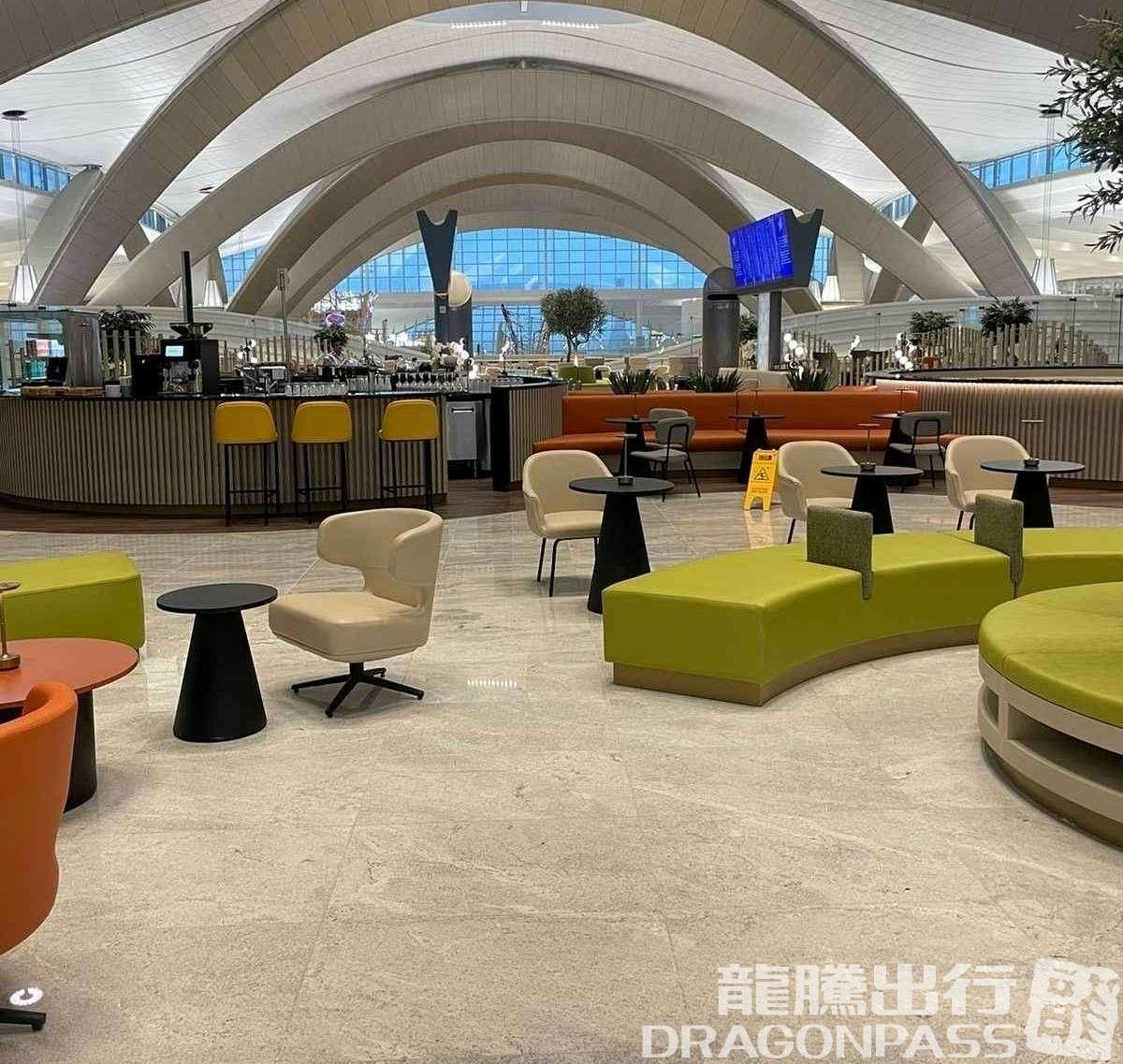 Бизнес-зал Pearl Lounge в аэропорту Абу-Даби (AUH)