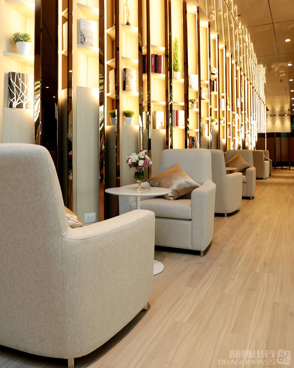 Бизнес-зал Miracle First Class Lounge (First Class) в аэропорту Суварнабхуми (BKK)