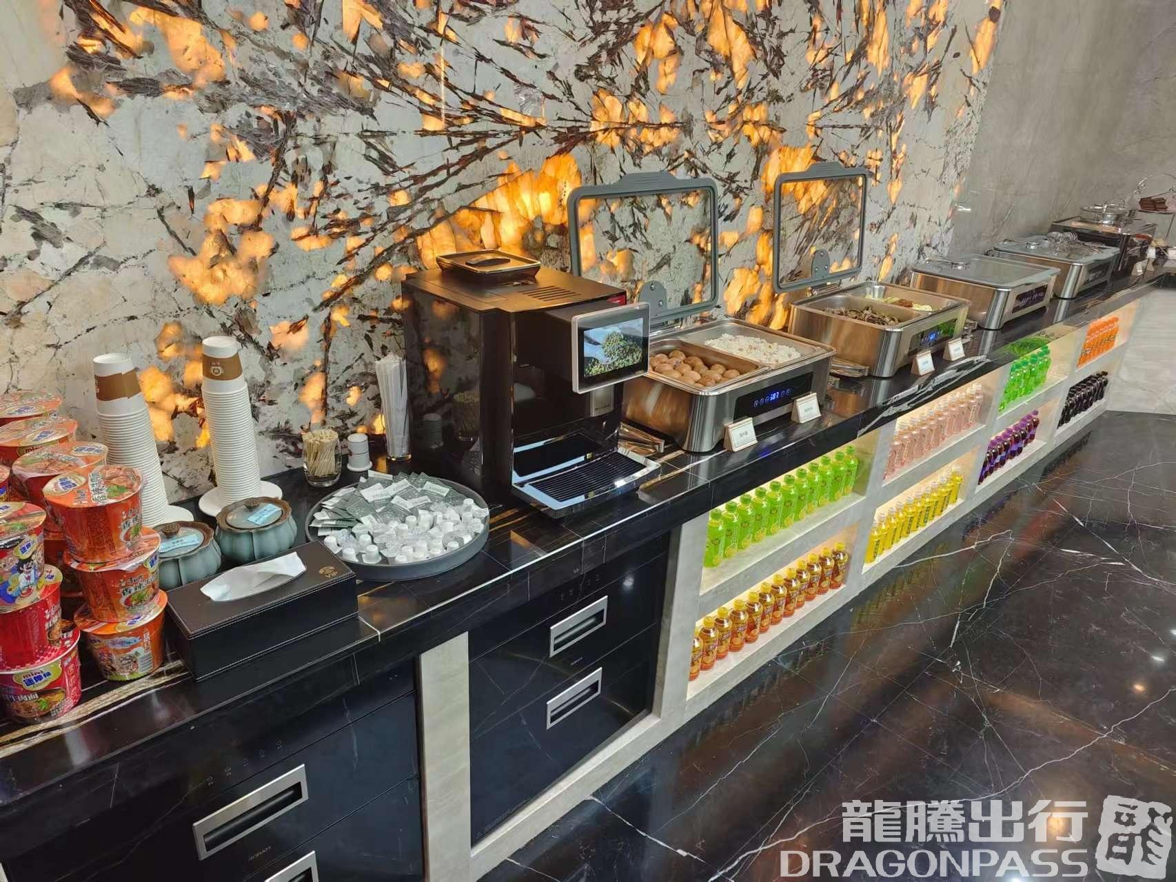 Бизнес-зал Domestic First Class Lounge (opposite Gate 10) в аэропорту Лунцзя (CGQ)