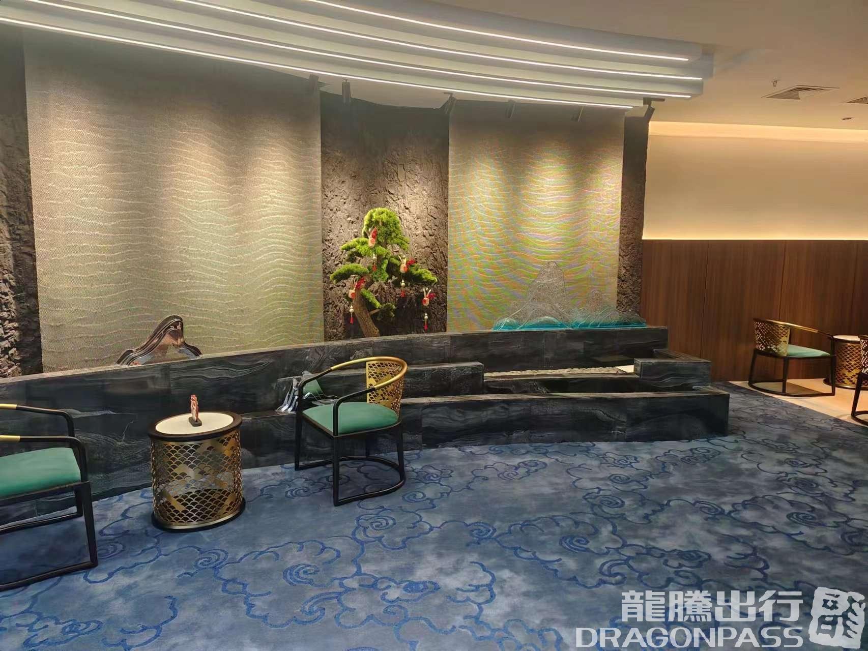 Бизнес-зал Domestic First Class Lounge (opposite Gate 10) в аэропорту Лунцзя (CGQ)