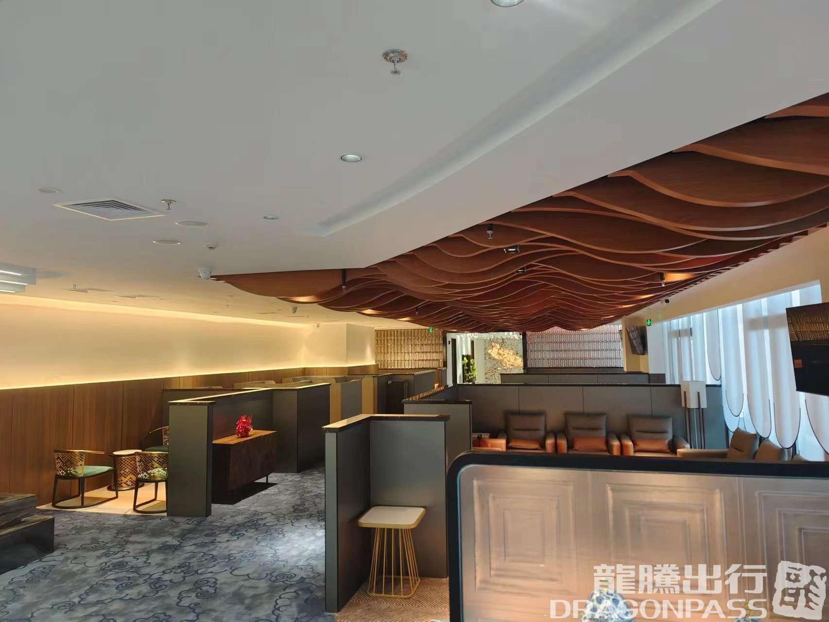 Бизнес-зал Domestic First Class Lounge (opposite Gate 10) в аэропорту Лунцзя (CGQ)