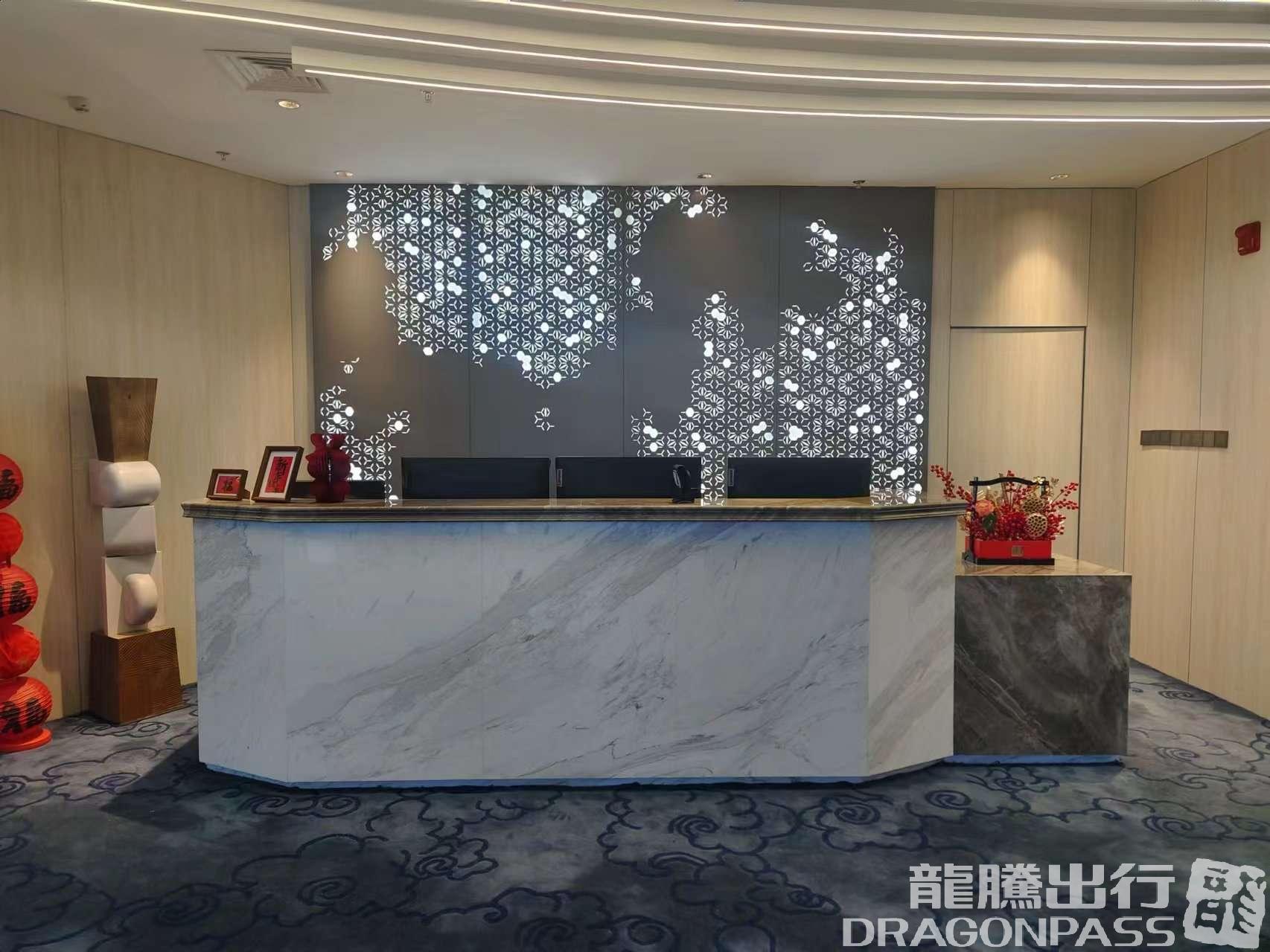 Бизнес-зал Domestic First Class Lounge (opposite Gate 10) в аэропорту Лунцзя (CGQ)