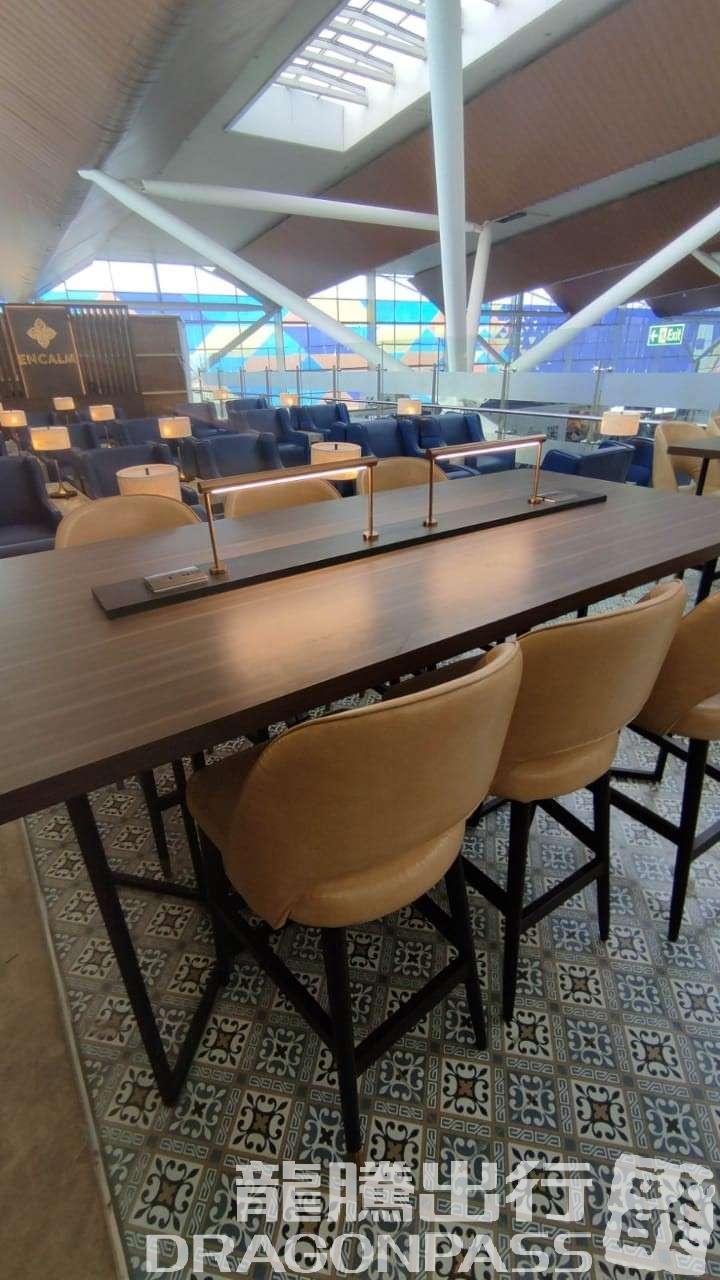 Бизнес-зал Encalm Lounge (Domestic T1D) в аэропорту Индира Ганди (DEL)