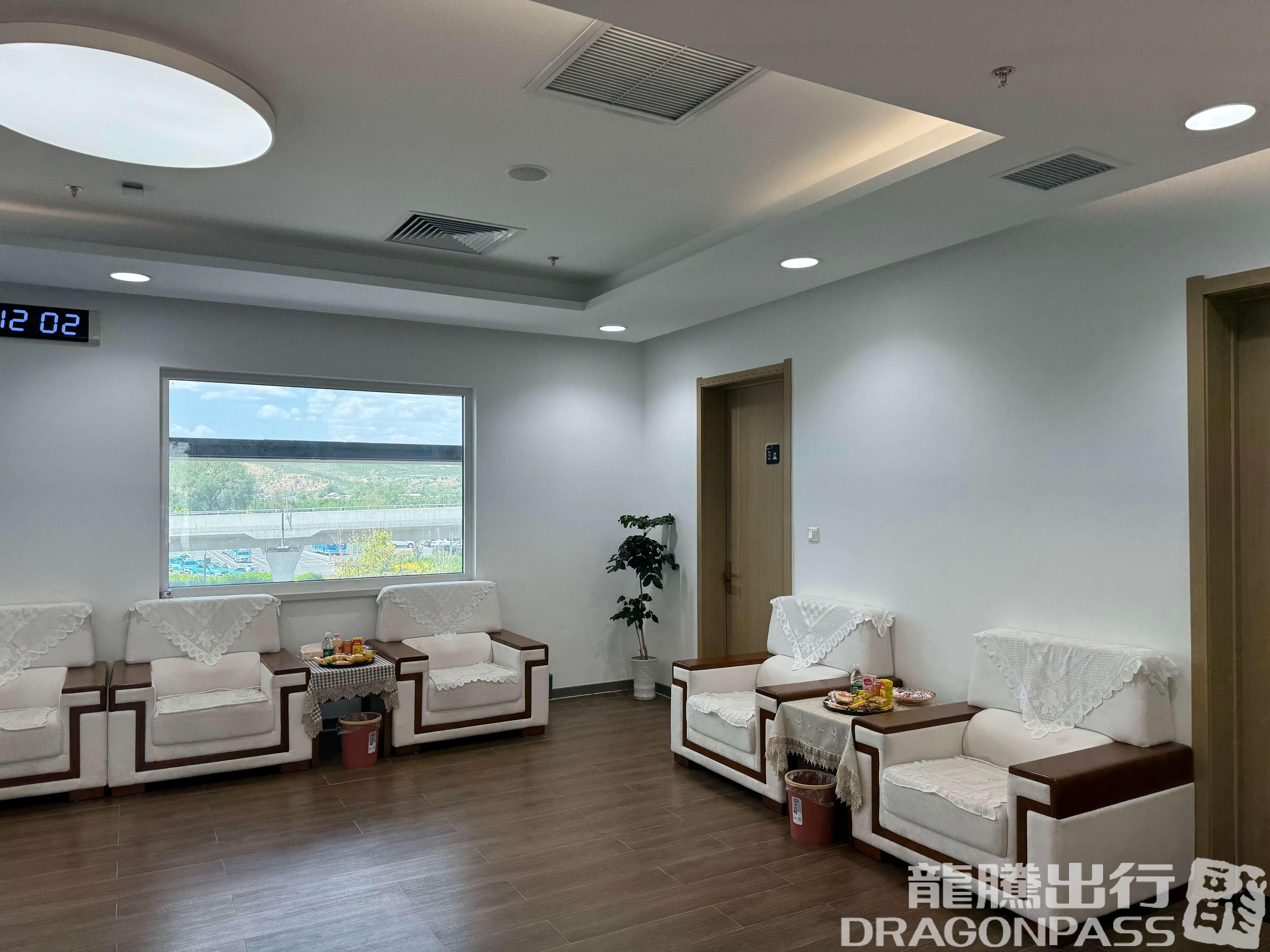 Бизнес-зал No. 1 First Class Lounge в аэропорту Yulong Airport (CIF)