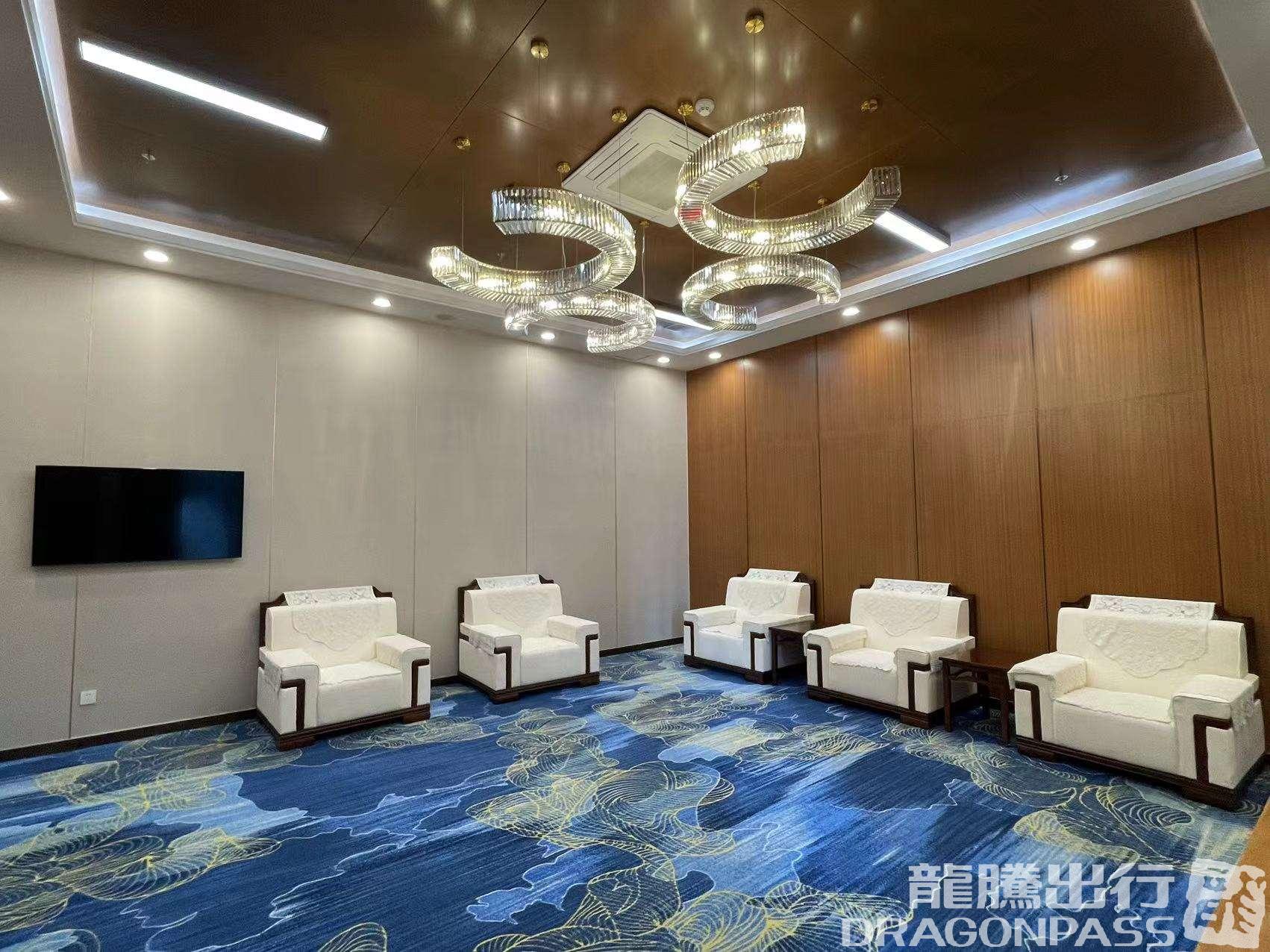 Бизнес-зал VIP business lounge (Domestic) в аэропорту South Trout Lake Airport (ZFL)