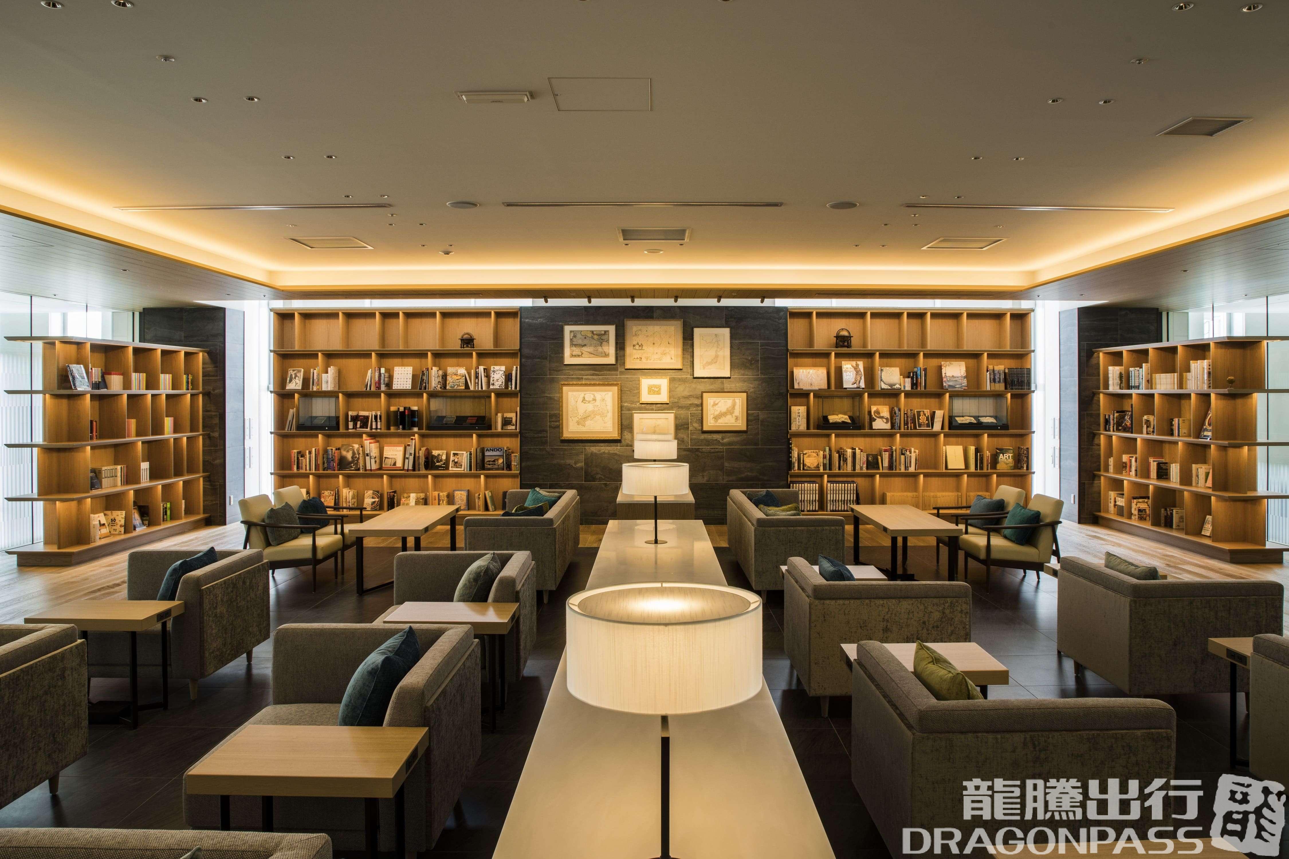 Бизнес-зал CAFÉ SKY LIBRARY в аэропорту Титосэ (CTS)