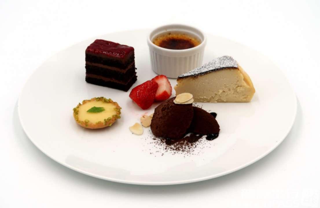 Бизнес-зал CAFÉ SKY LIBRARY в аэропорту Титосэ (CTS)