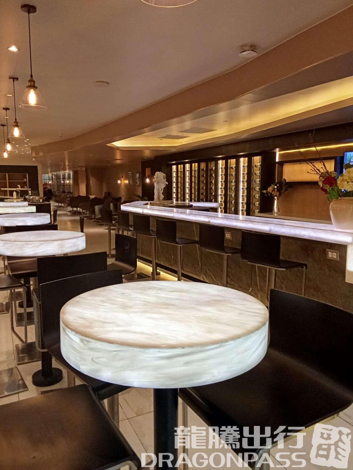 Бизнес-зал Salon Pacific Club T1 в аэропорту Мерино Бенитес (SCL)