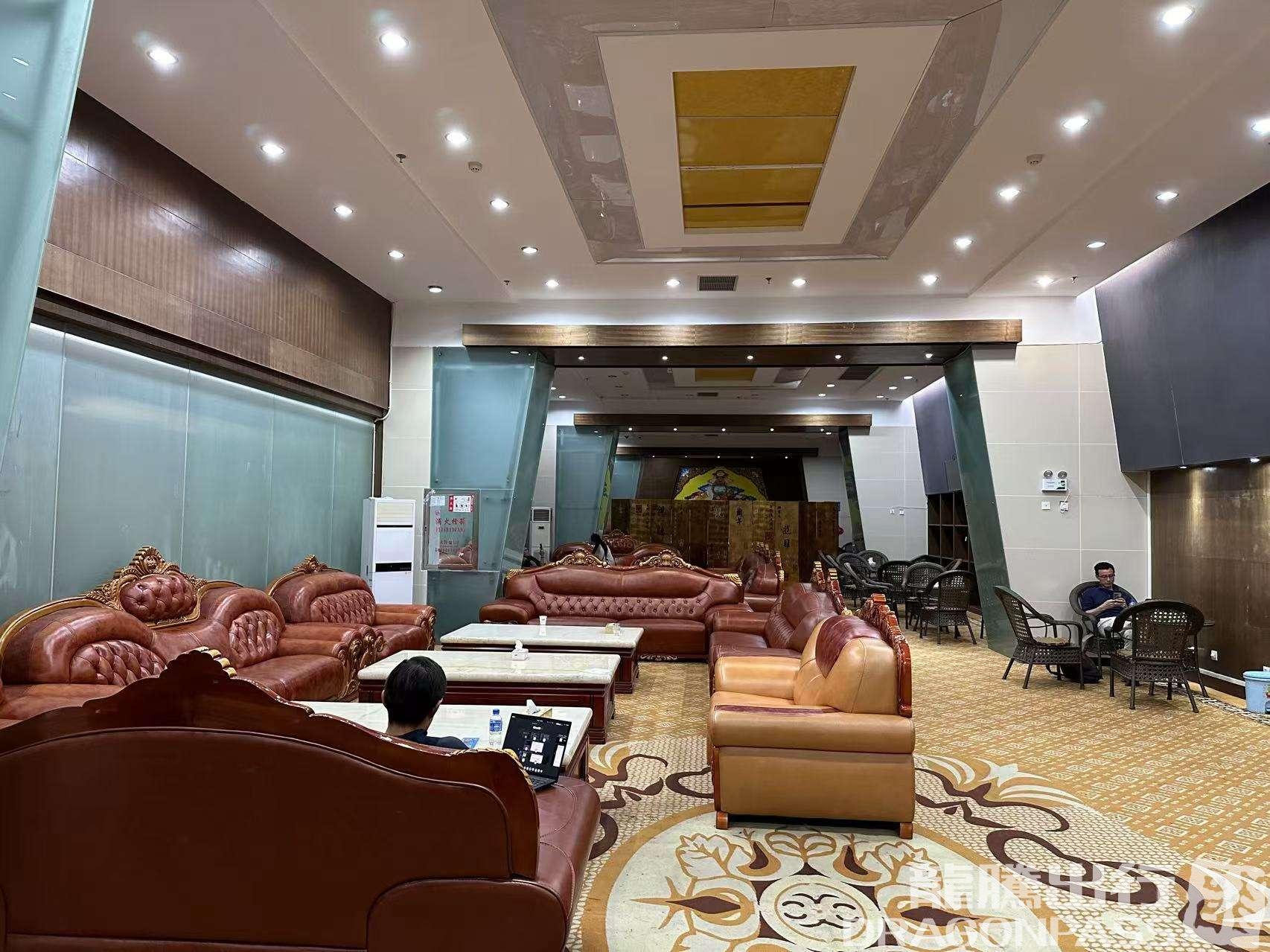 Бизнес-зал First Class Lounge (T2 Domestic) в аэропорту Diqing Shangri-La Airport (DIG)