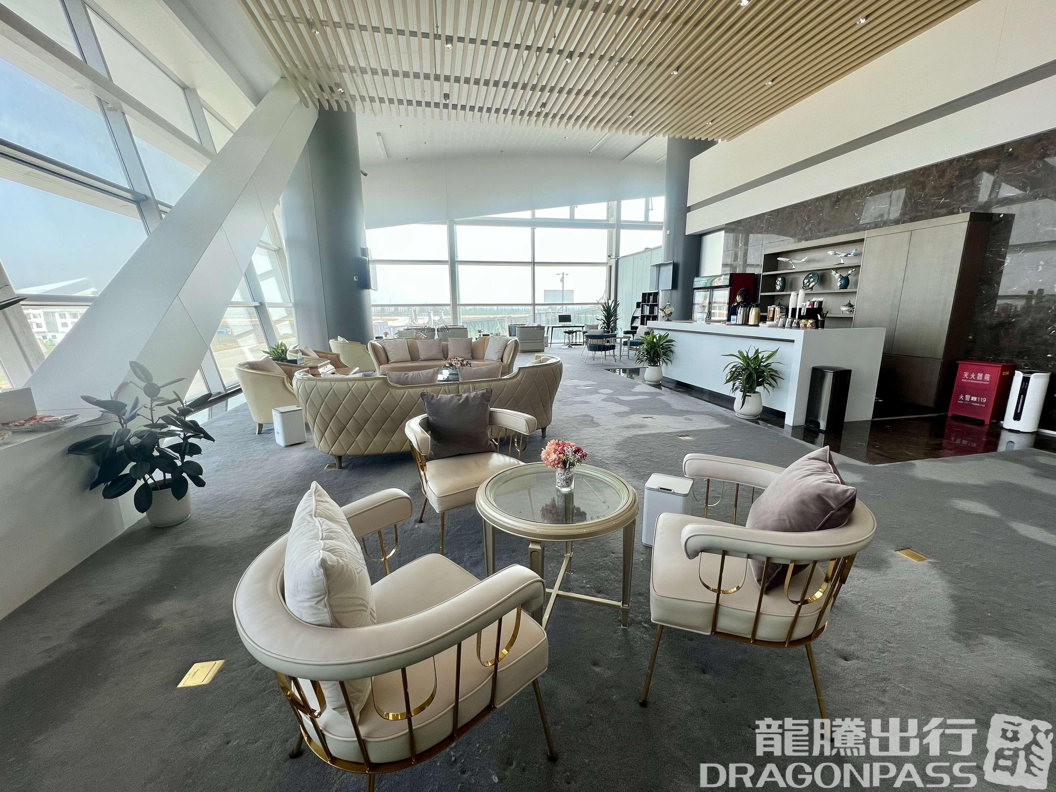 Бизнес-зал First Class Lounge (2F) в аэропорту Аэропорт Хэцзэ Мудань (HZA)