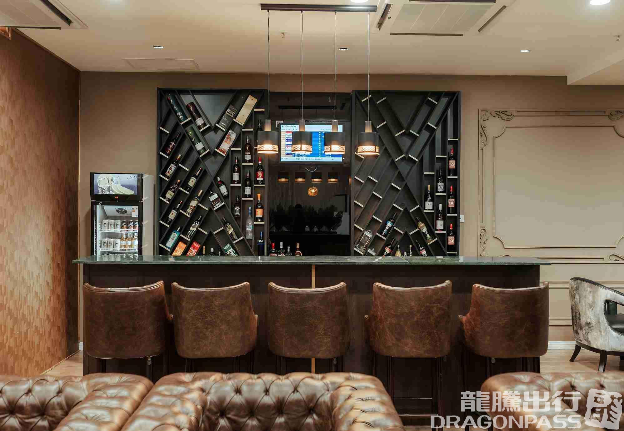 Бизнес-зал Premium Luxury Lounge в аэропорту Роберт Габриел Магб (HRE)