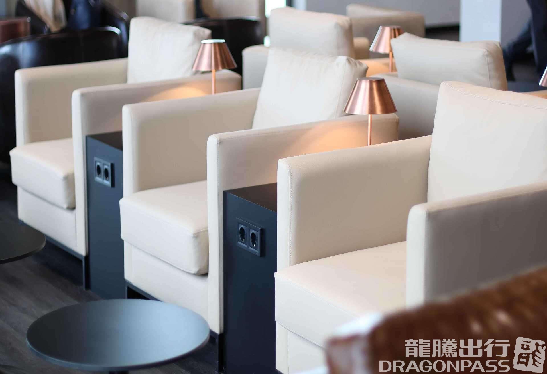 Бизнес-зал Platinum Lounge (Domestic) в аэропорту Covilha Airport (COV)