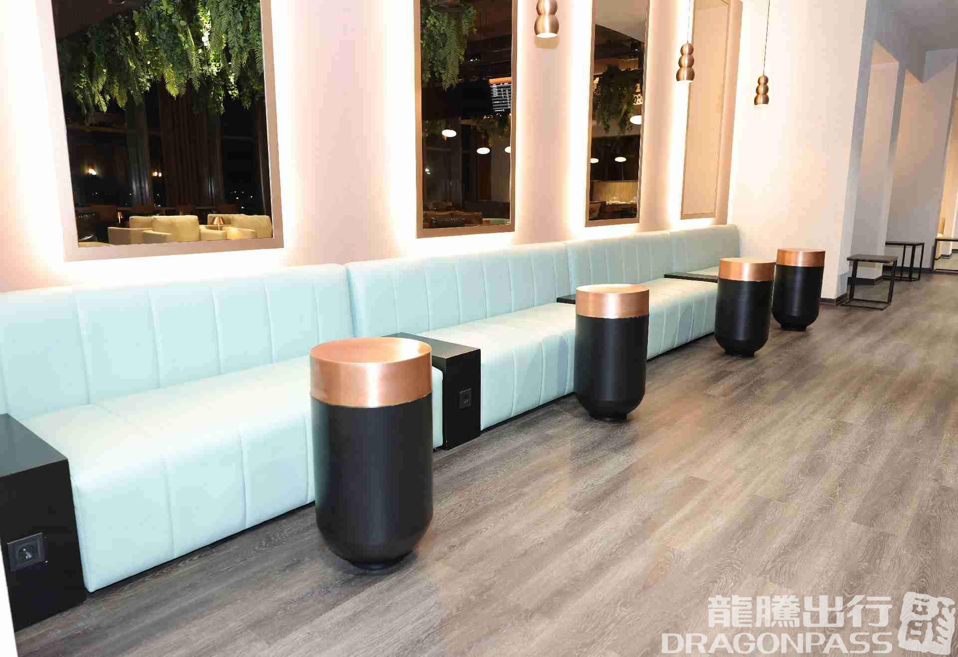 Бизнес-зал Platinum Lounge (Domestic) в аэропорту Covilha Airport (COV)