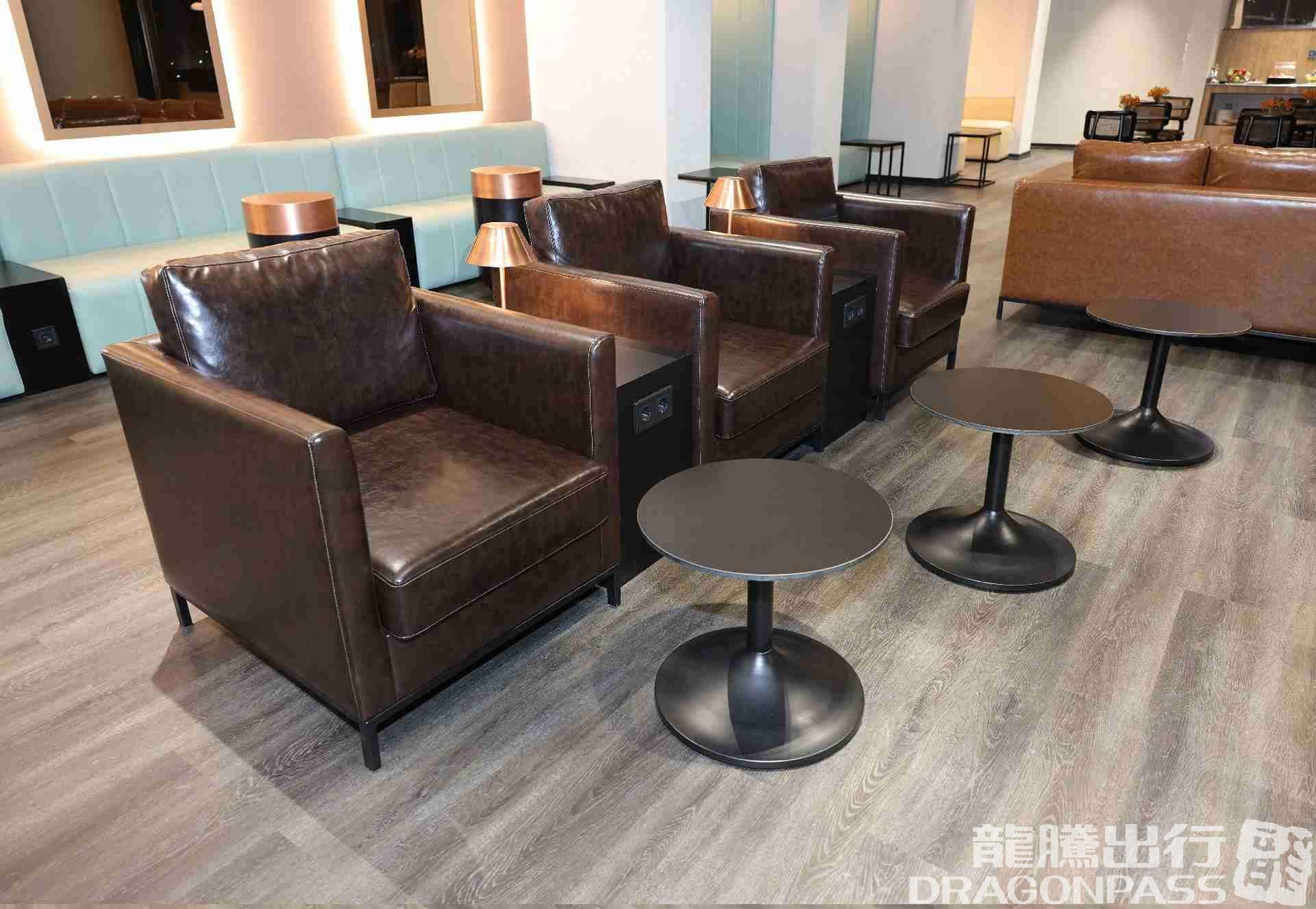 Бизнес-зал Platinum Lounge (Domestic) в аэропорту Covilha Airport (COV)