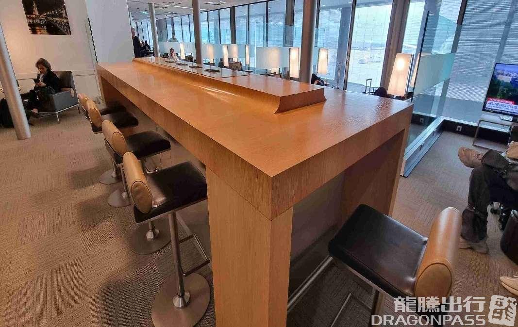 Бизнес-зал Salon Paris в аэропорту Шарль-де-Голль (CDG)