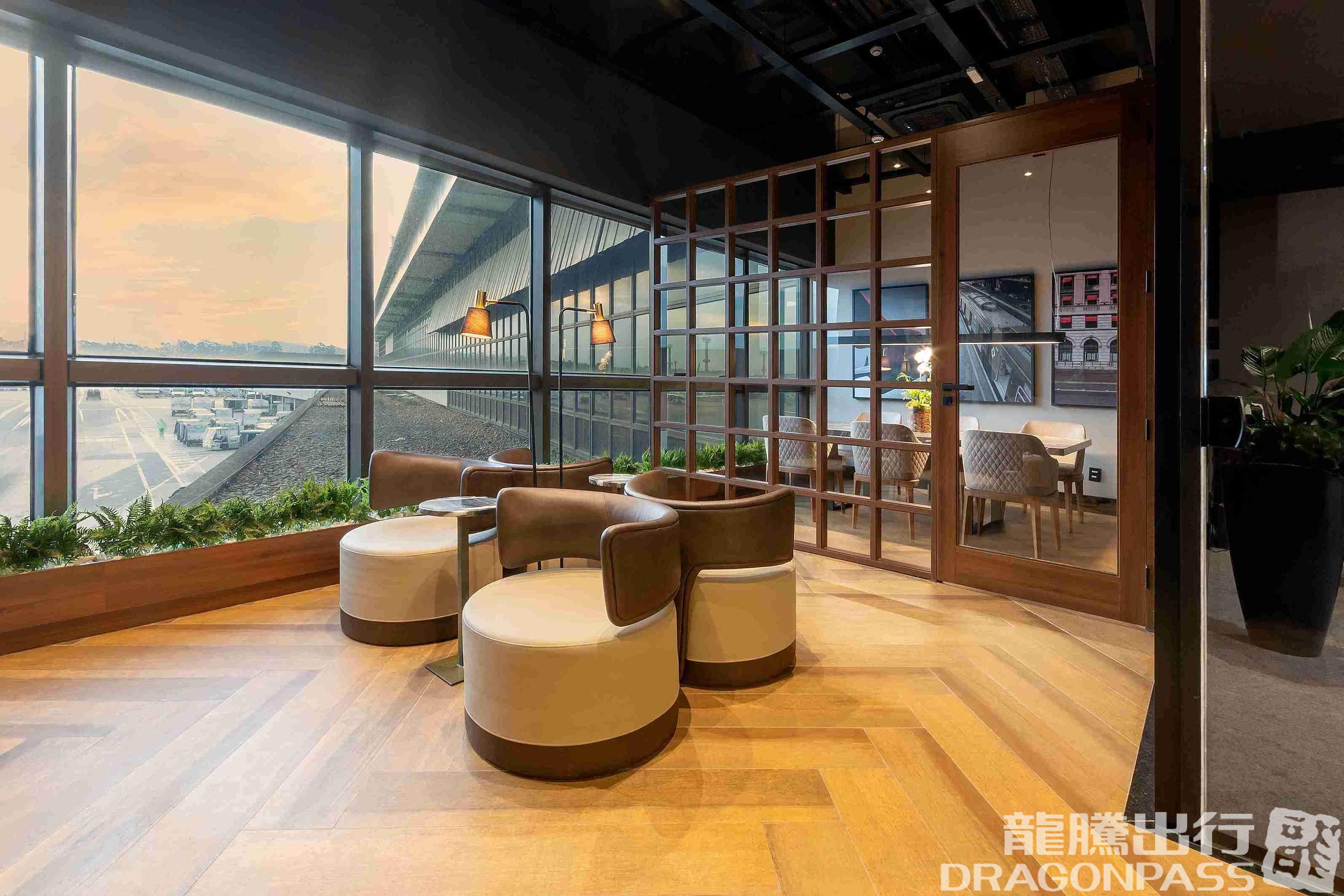 Бизнес-зал W Premium Lounge - The West в аэропорту Гуарульюс (GRU)