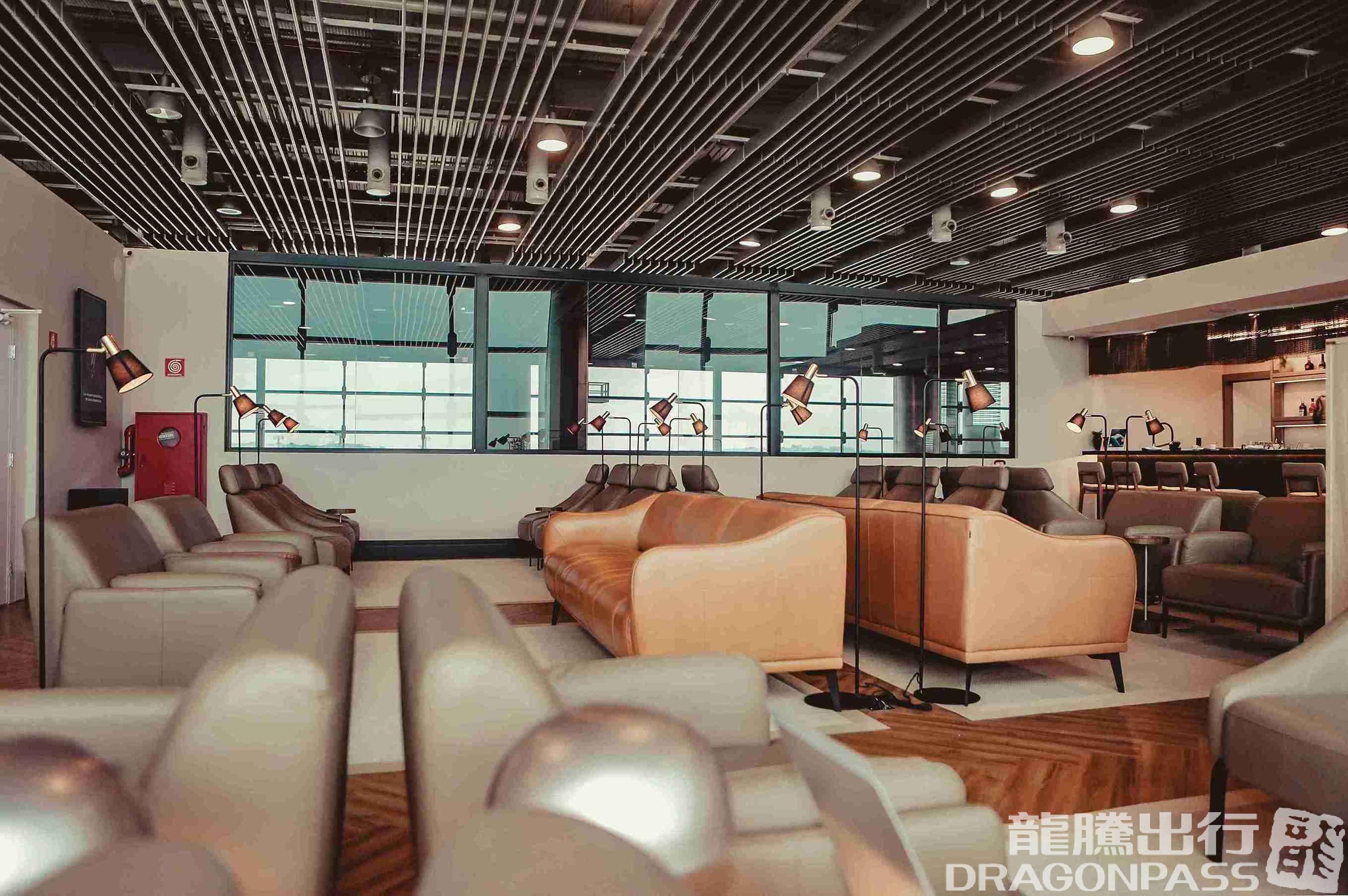 Бизнес-зал W Premium Lounge - The Pier в аэропорту Гуарульюс (GRU)