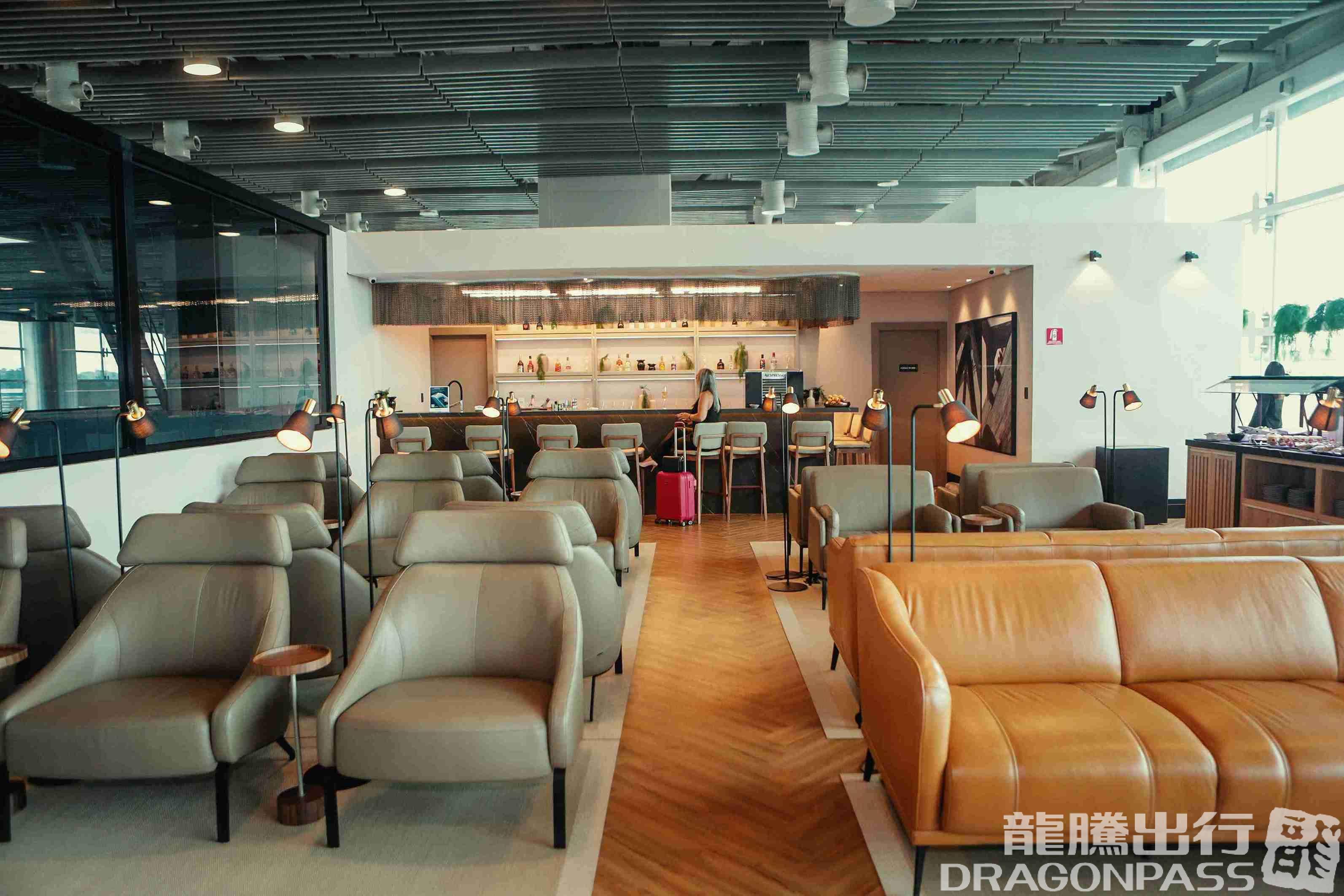 Бизнес-зал W Premium Lounge - The Pier в аэропорту Гуарульюс (GRU)