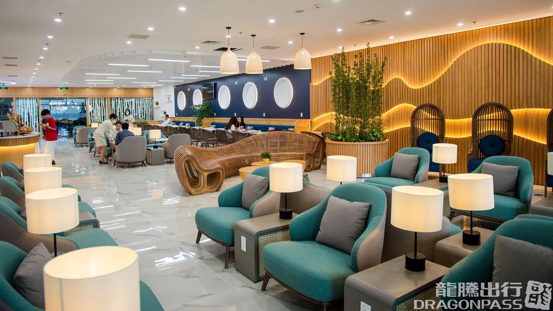Бизнес-зал First Lounge в аэропорту Нойбай (HAN)