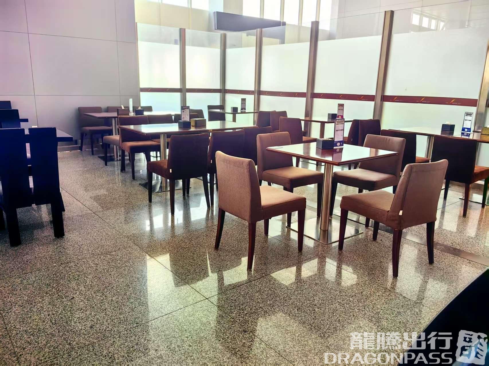 Бизнес-зал Light Meal and Coffee Lounge Area (Main Terminal Domestic) в аэропорту Langtou Airport (DDG)