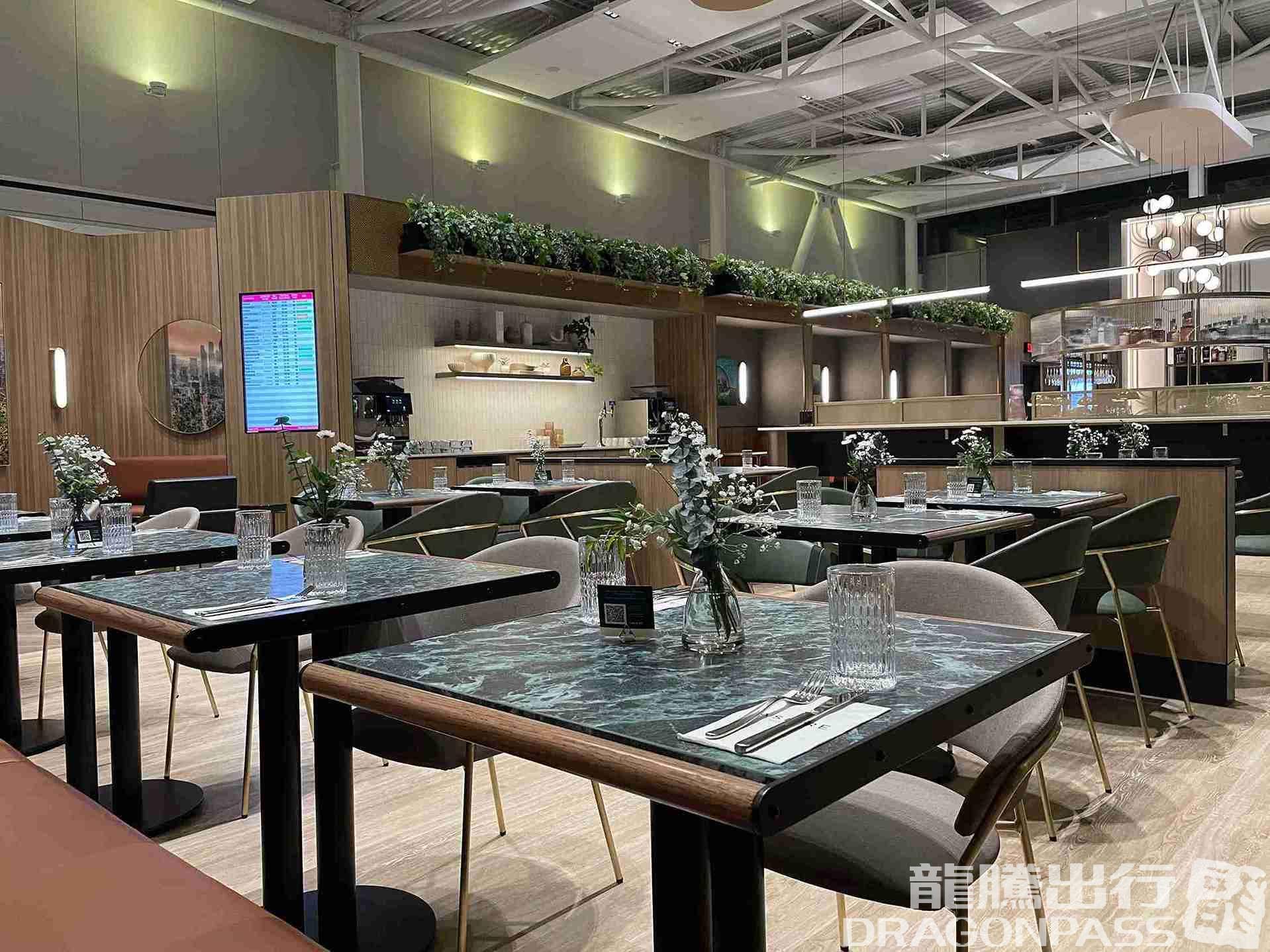 Бизнес-зал Aspire Lounge в аэропорту Пьер Эллиот Трюдо (YUL)