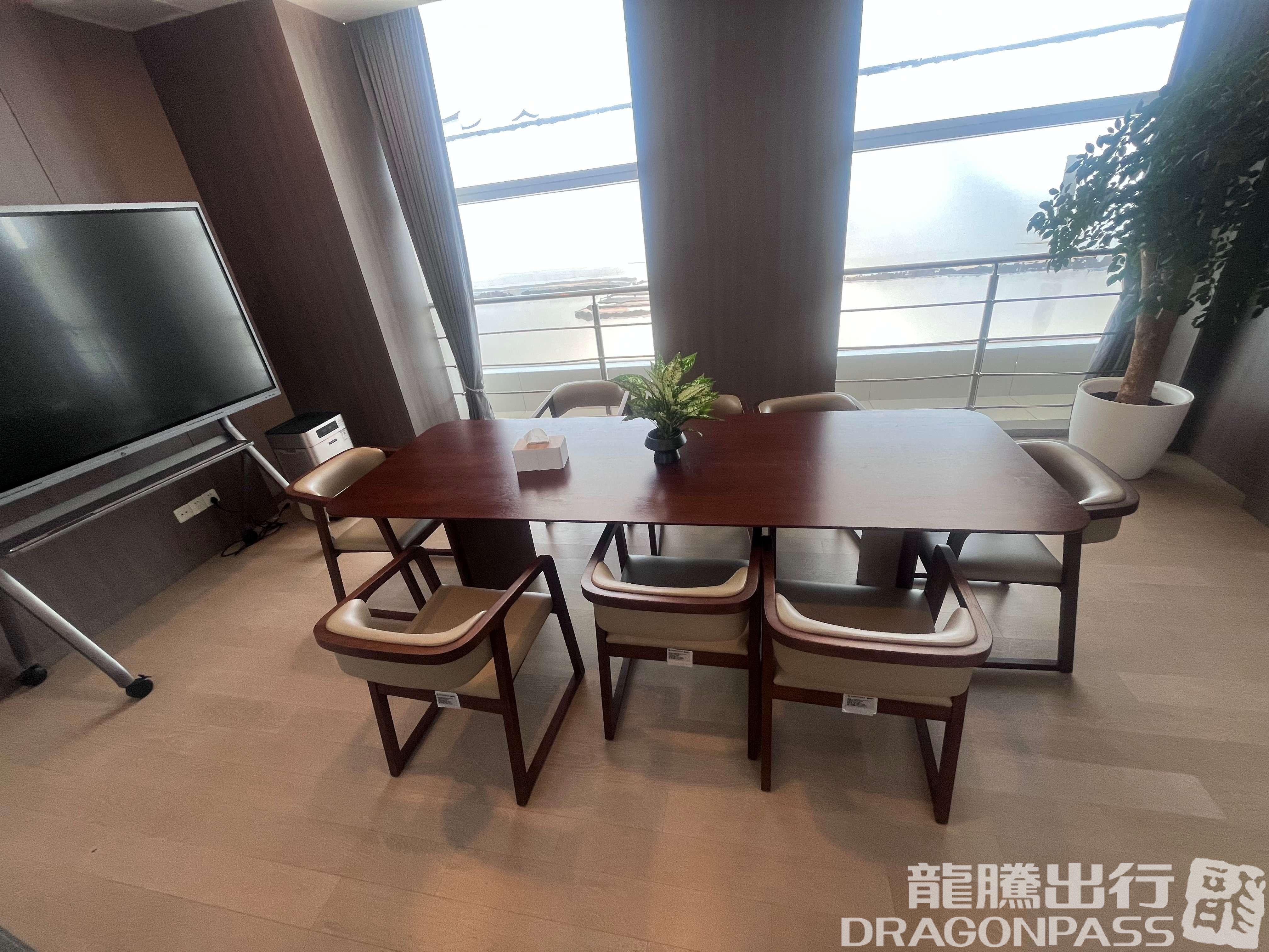 Бизнес-зал International First Class Lounge в аэропорту Международный аэропорт Сунань Шуофан (WUX)