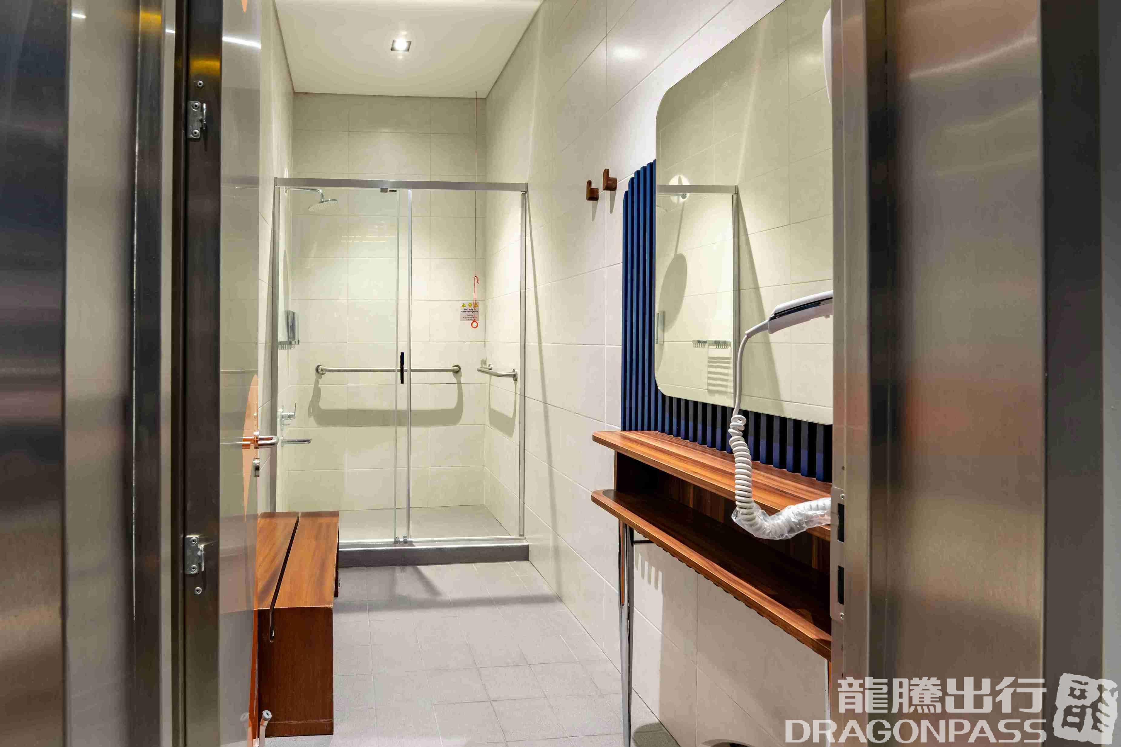 Бизнес-зал iGA Shower в аэропорту Стамбул Новый (IST)