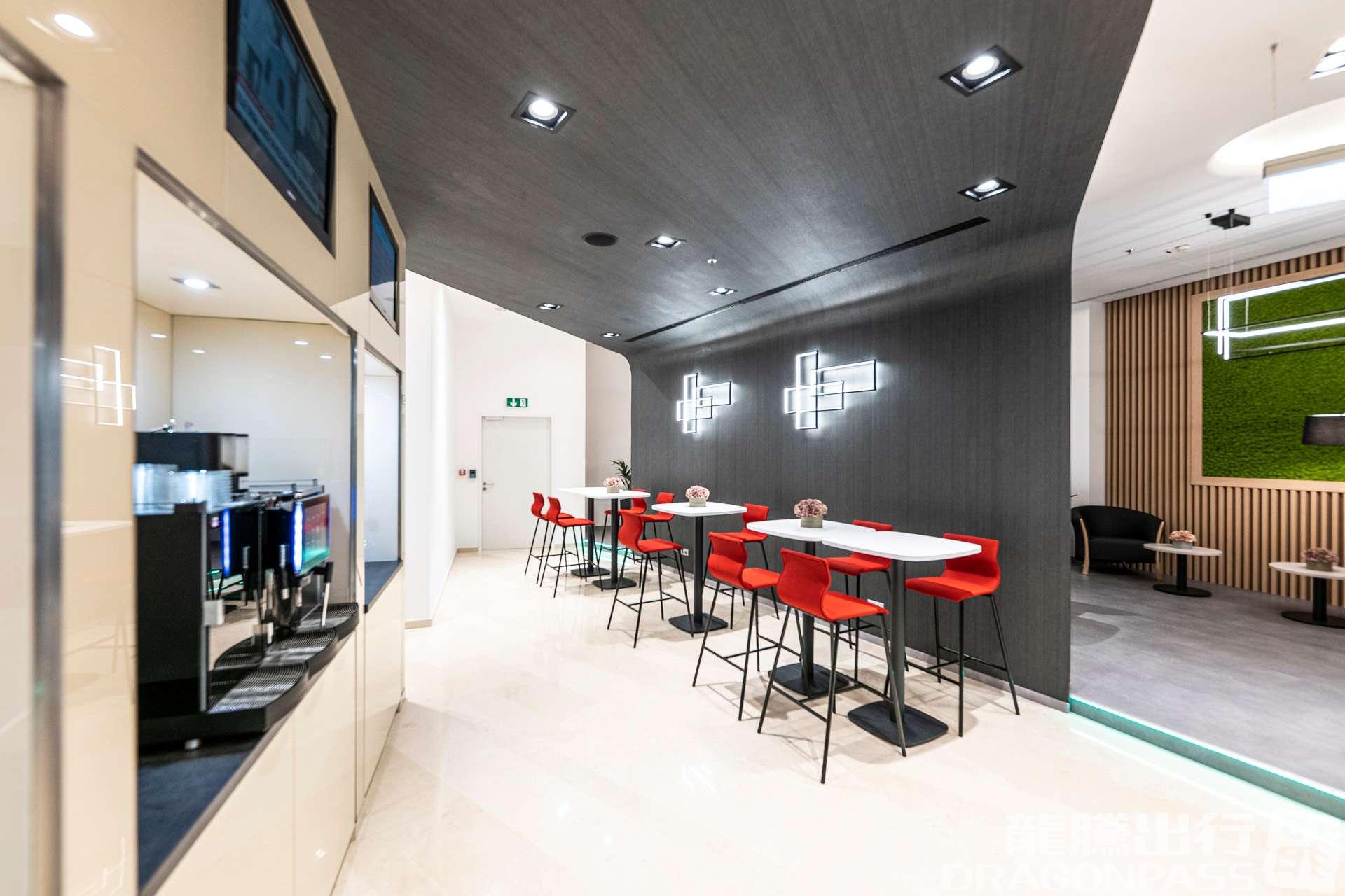 Бизнес-зал SkyCourt Lounge в аэропорту Ференц Лист (BUD)