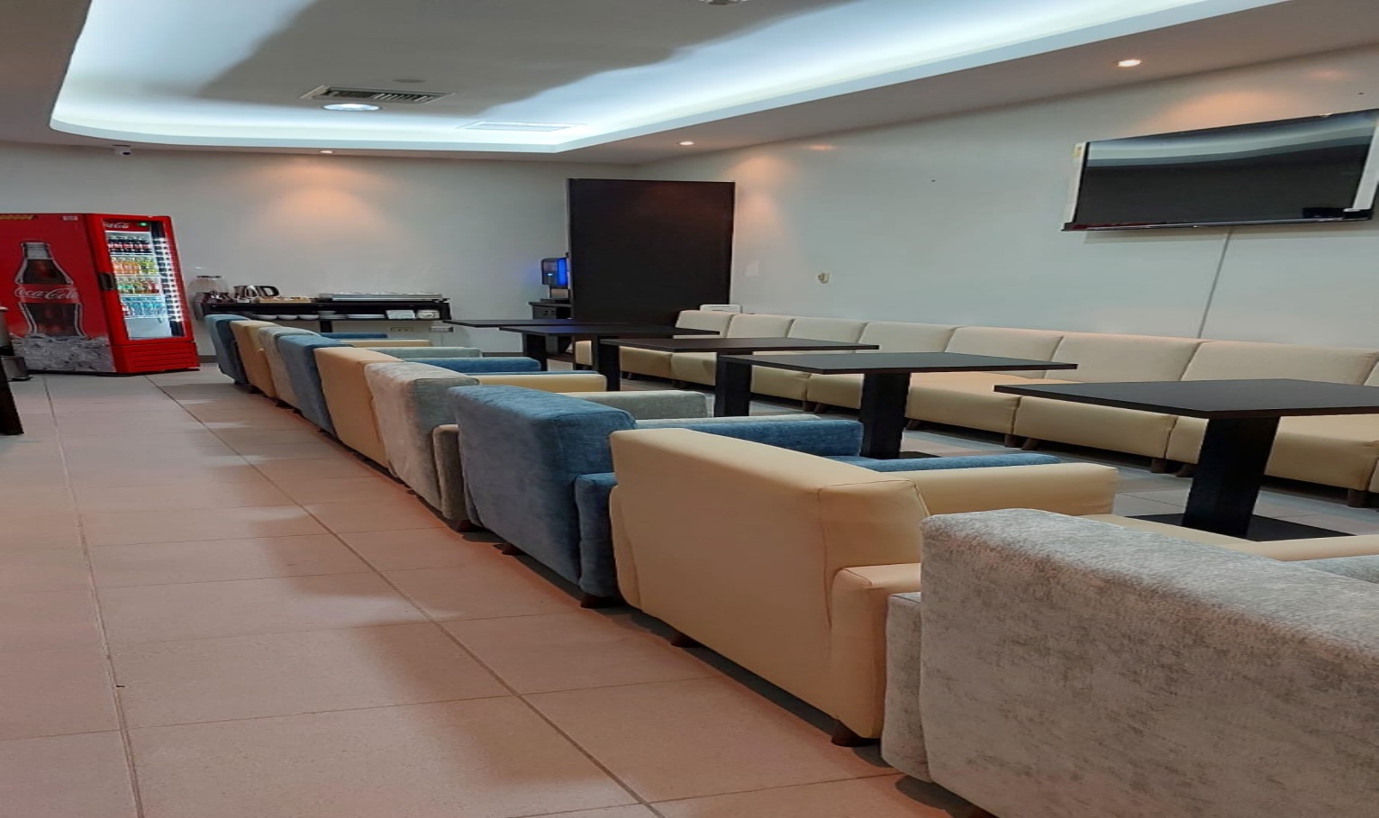 Бизнес-зал Sala VIP в аэропорту Coronel Artilleria Victor Larrea Airport (ETR)