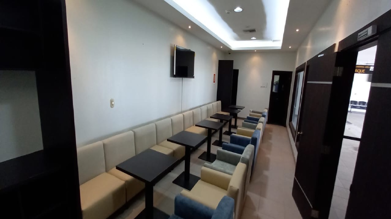 Бизнес-зал Sala VIP в аэропорту Coronel Artilleria Victor Larrea Airport (ETR)