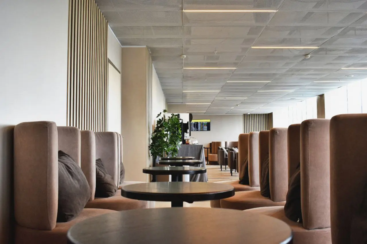 Бизнес-зал Grey Wall Lounge в аэропорту Красноярск (KJA)