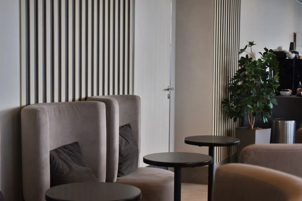 Бизнес-зал Grey Wall Lounge в аэропорту Красноярск (KJA)